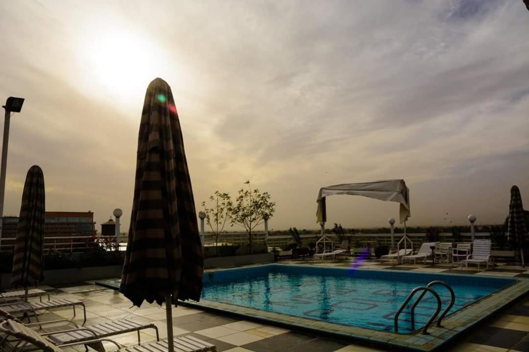New Pola Hotel Luxor Exteriör bild