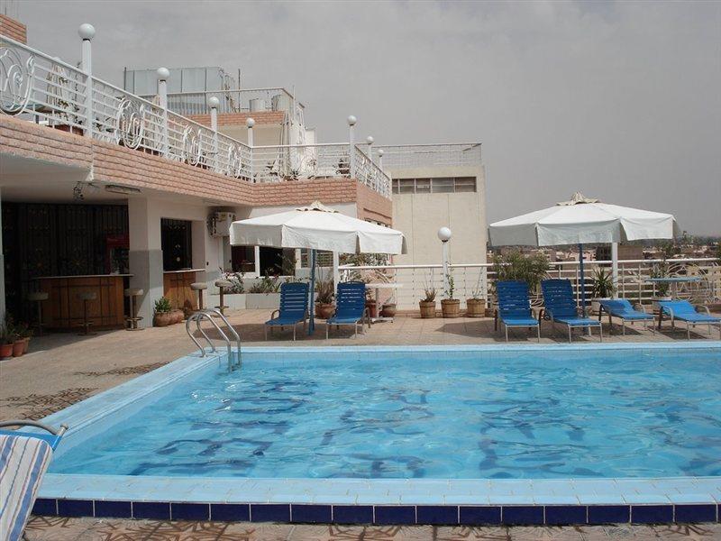 New Pola Hotel Luxor Exteriör bild
