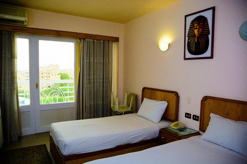 New Pola Hotel Luxor Exteriör bild